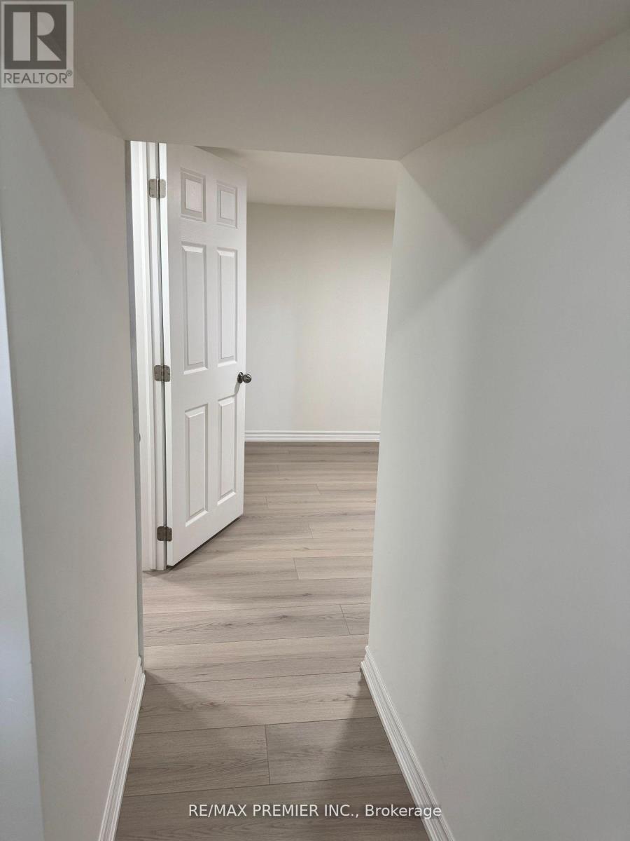 18 Madonna Gardens, Toronto, Ontario  M9L 2T4 - Photo 8 - W12967330