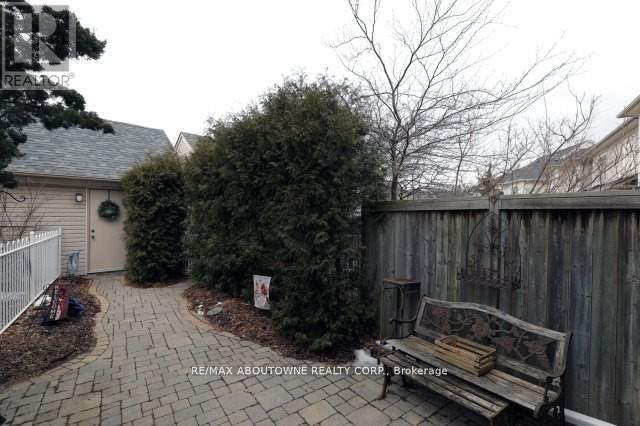 1175 Treetop Terrace, Oakville, Ontario  L6M 3N1 - Photo 8 - W12967348