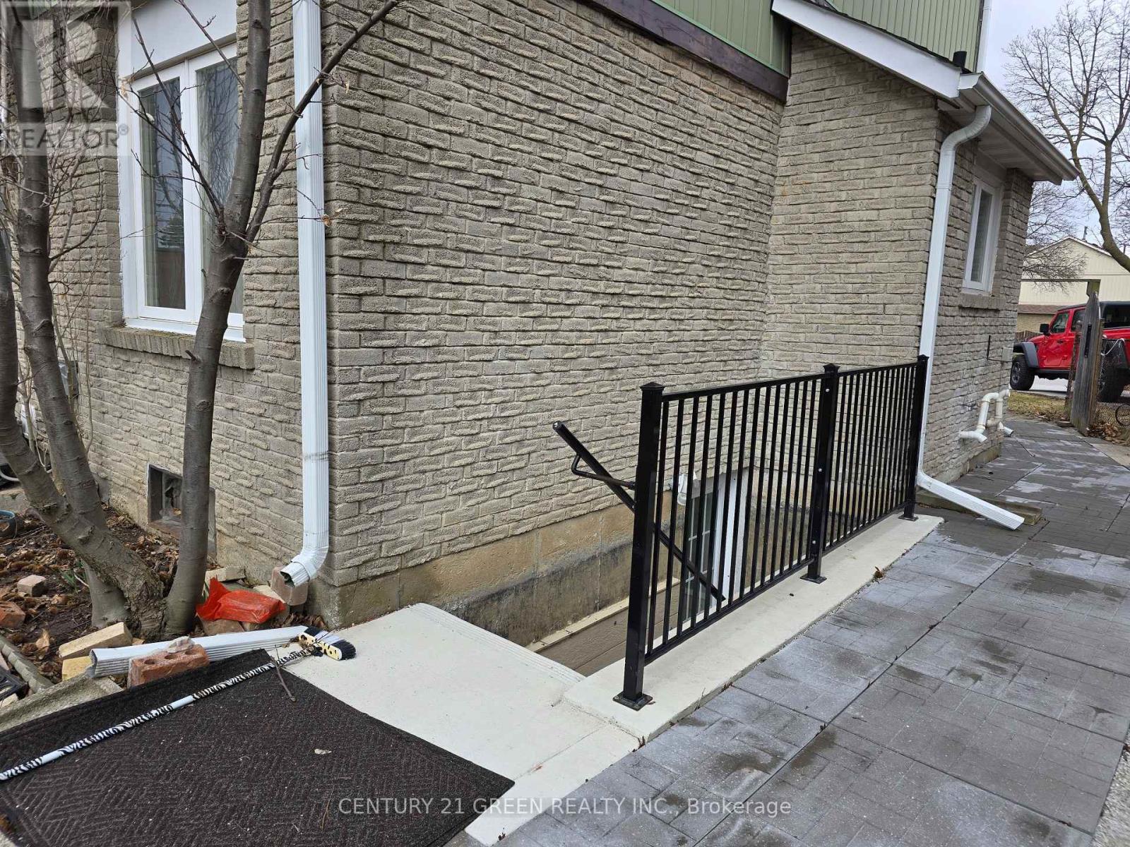 Bsmt - 34 Terryhill Square, Brampton, Ontario  L6Z 1N1 - Photo 2 - W12967354