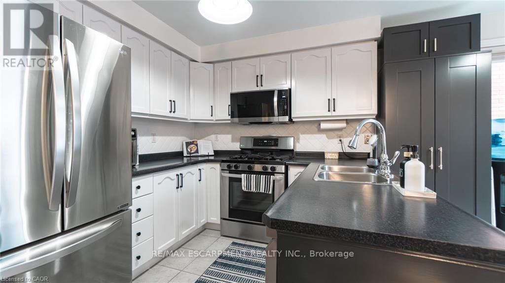 2062 Westmount Drive, Oakville, Ontario  L6M 3P2 - Photo 14 - W12967370