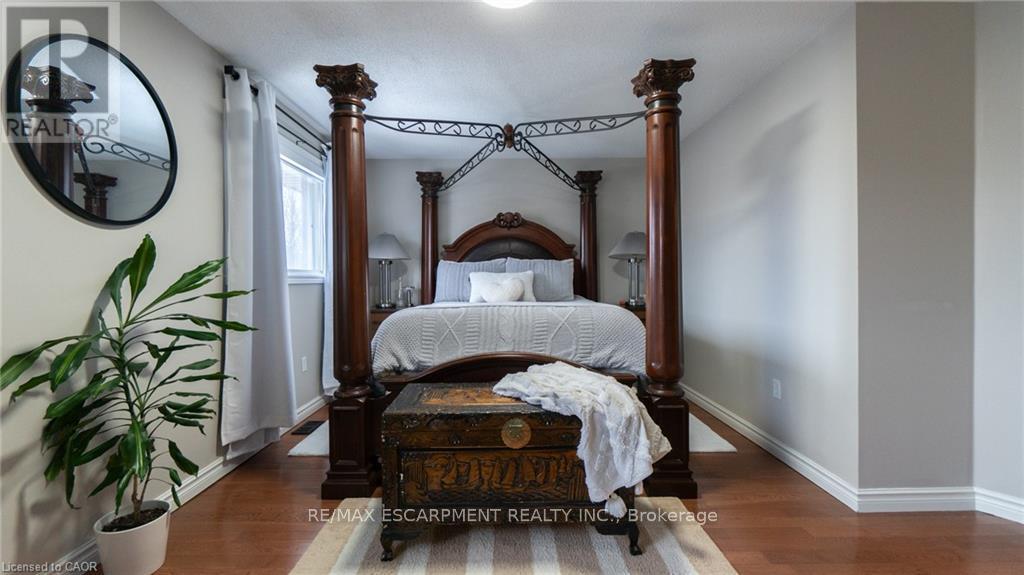 2062 Westmount Drive, Oakville, Ontario  L6M 3P2 - Photo 19 - W12967370