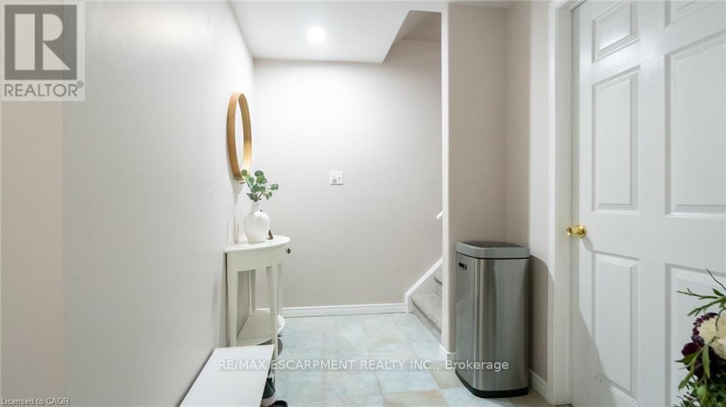 2062 Westmount Drive, Oakville, Ontario  L6M 3P2 - Photo 33 - W12967370