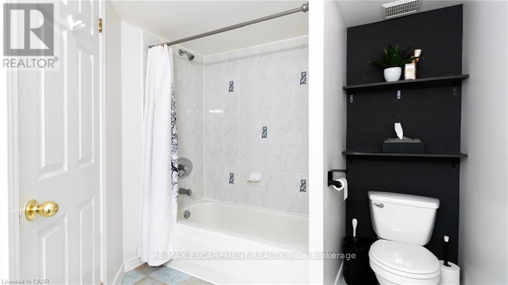 2062 Westmount Drive, Oakville, Ontario  L6M 3P2 - Photo 34 - W12967370