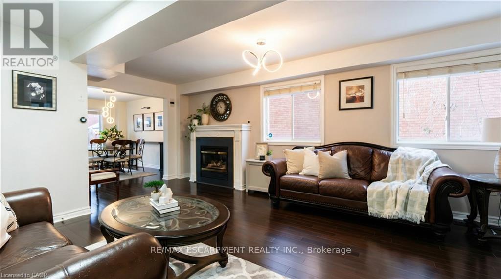 2062 Westmount Drive, Oakville, Ontario  L6M 3P2 - Photo 7 - W12967370