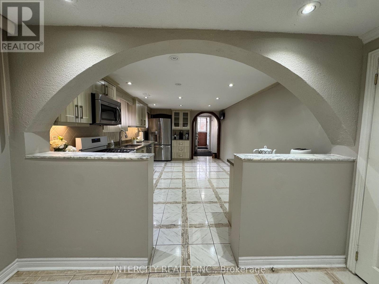 155 Cabana Drive, Toronto, Ontario  M9L 1L2 - Photo 12 - W12967372