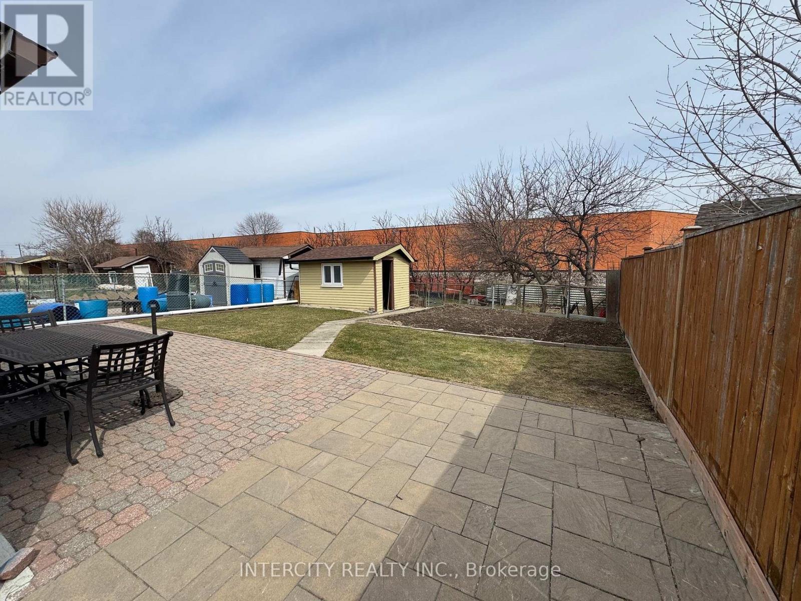 155 Cabana Drive, Toronto, Ontario  M9L 1L2 - Photo 4 - W12967372