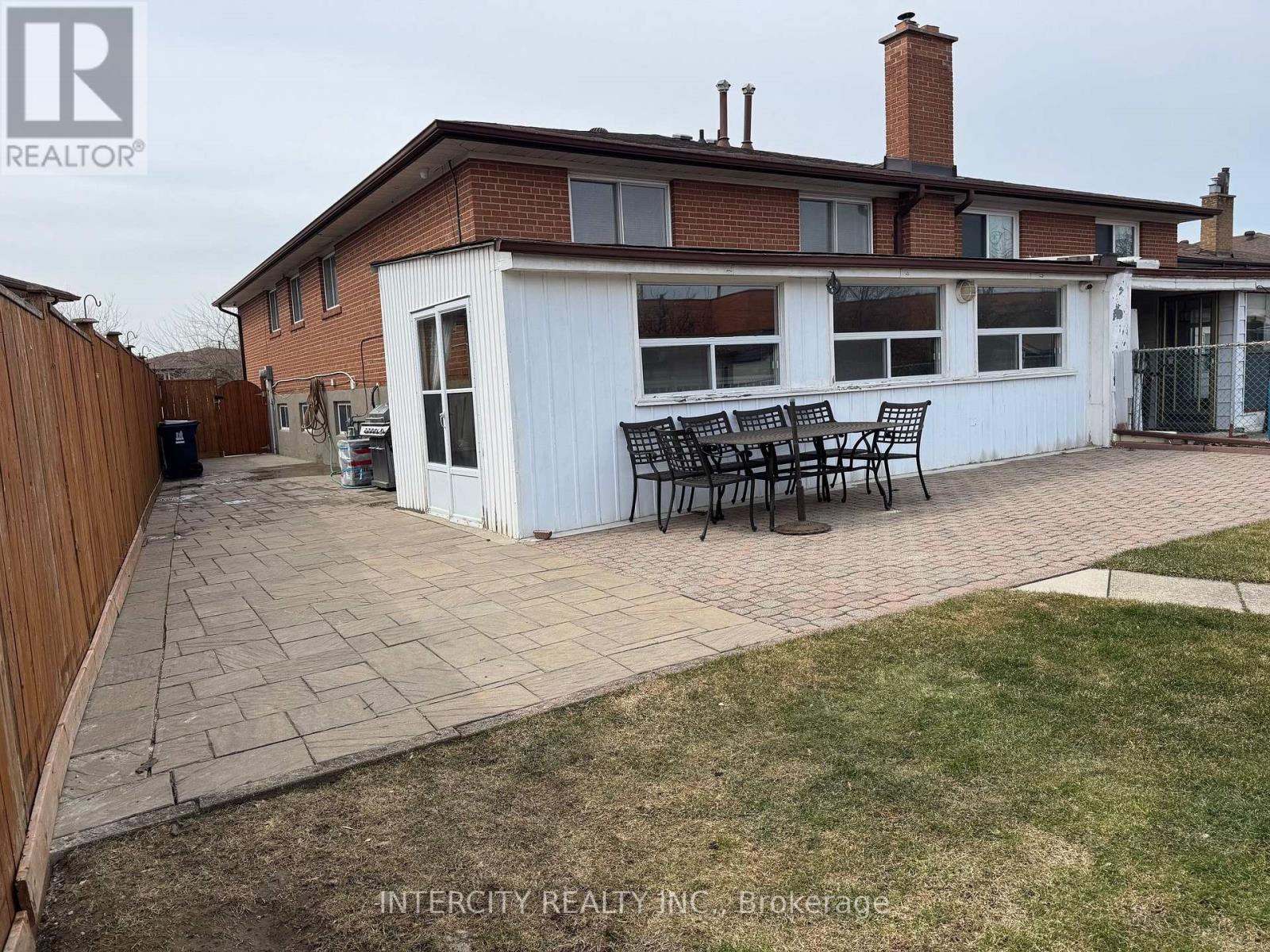 155 Cabana Drive, Toronto, Ontario  M9L 1L2 - Photo 5 - W12967372