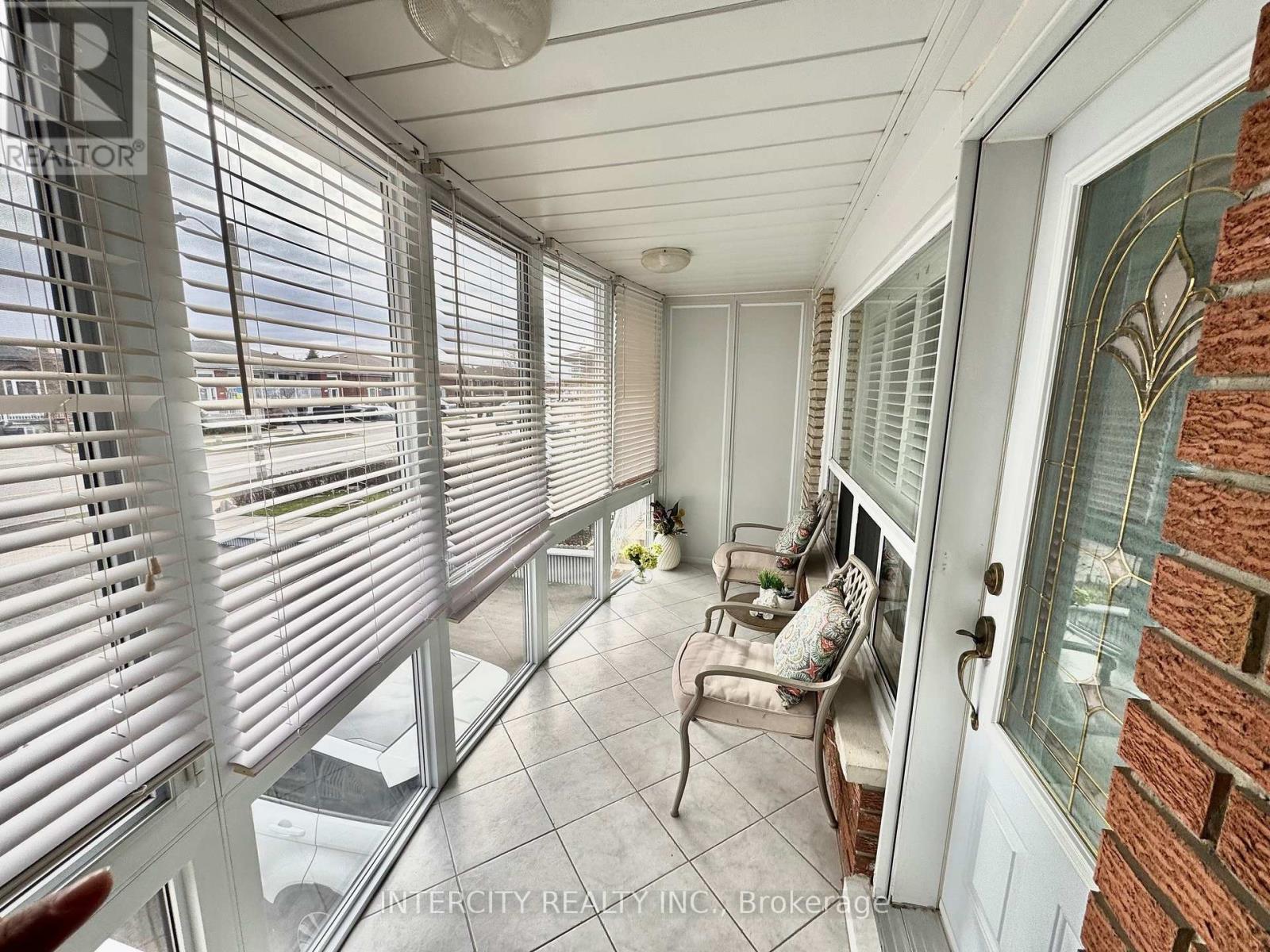 155 Cabana Drive, Toronto, Ontario  M9L 1L2 - Photo 9 - W12967372