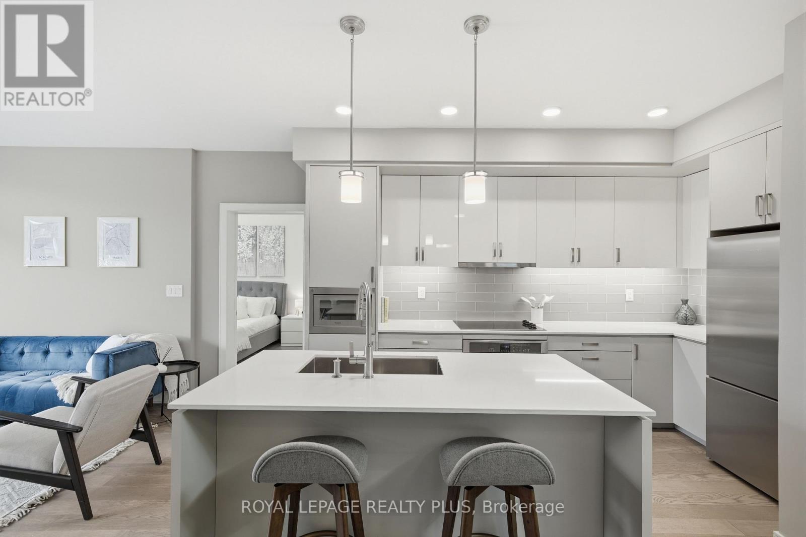 105 - 1575 Lakeshore Road W, Mississauga, Ontario  L5J 0B1 - Photo 2 - W12967434