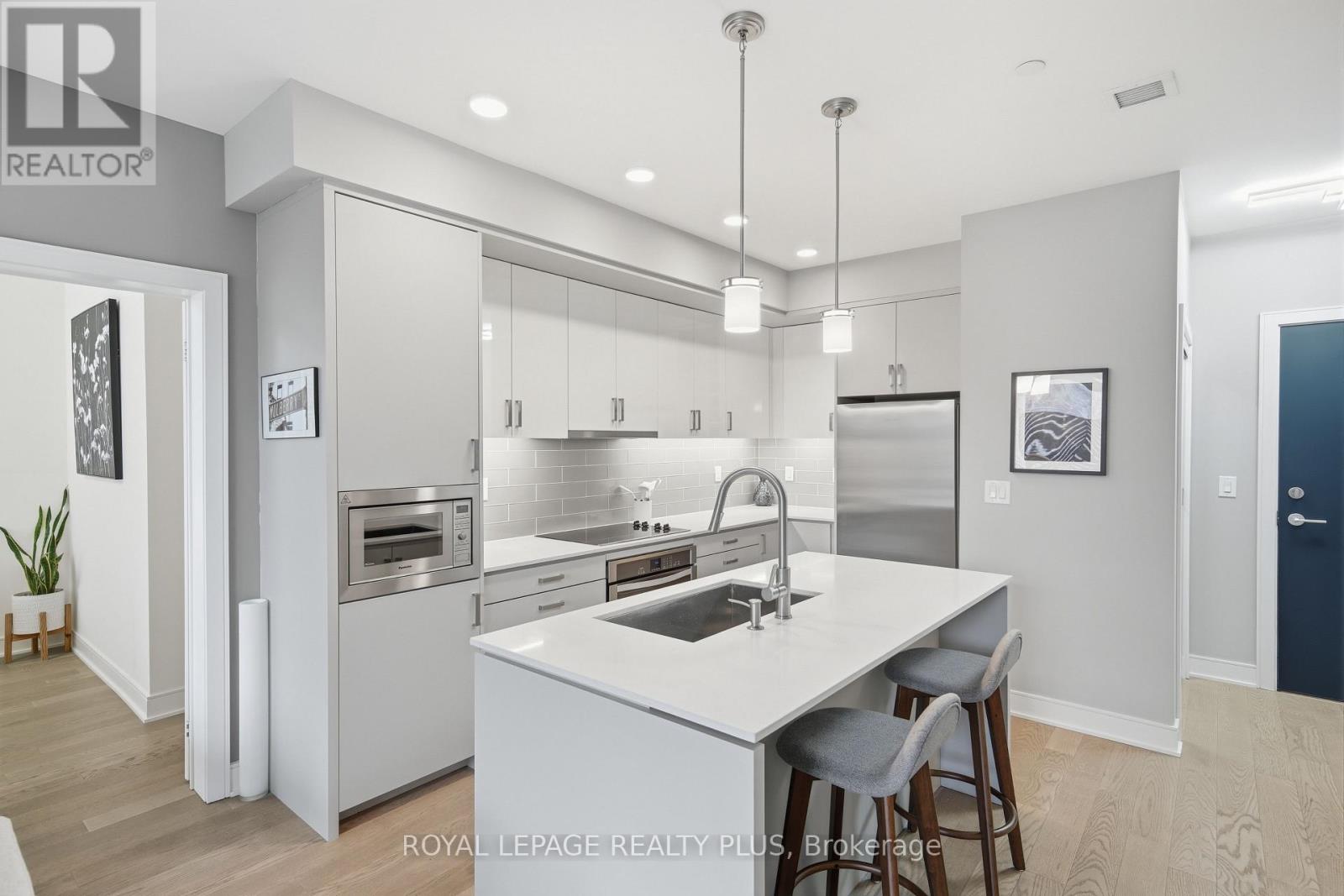 105 - 1575 Lakeshore Road W, Mississauga, Ontario  L5J 0B1 - Photo 3 - W12967434