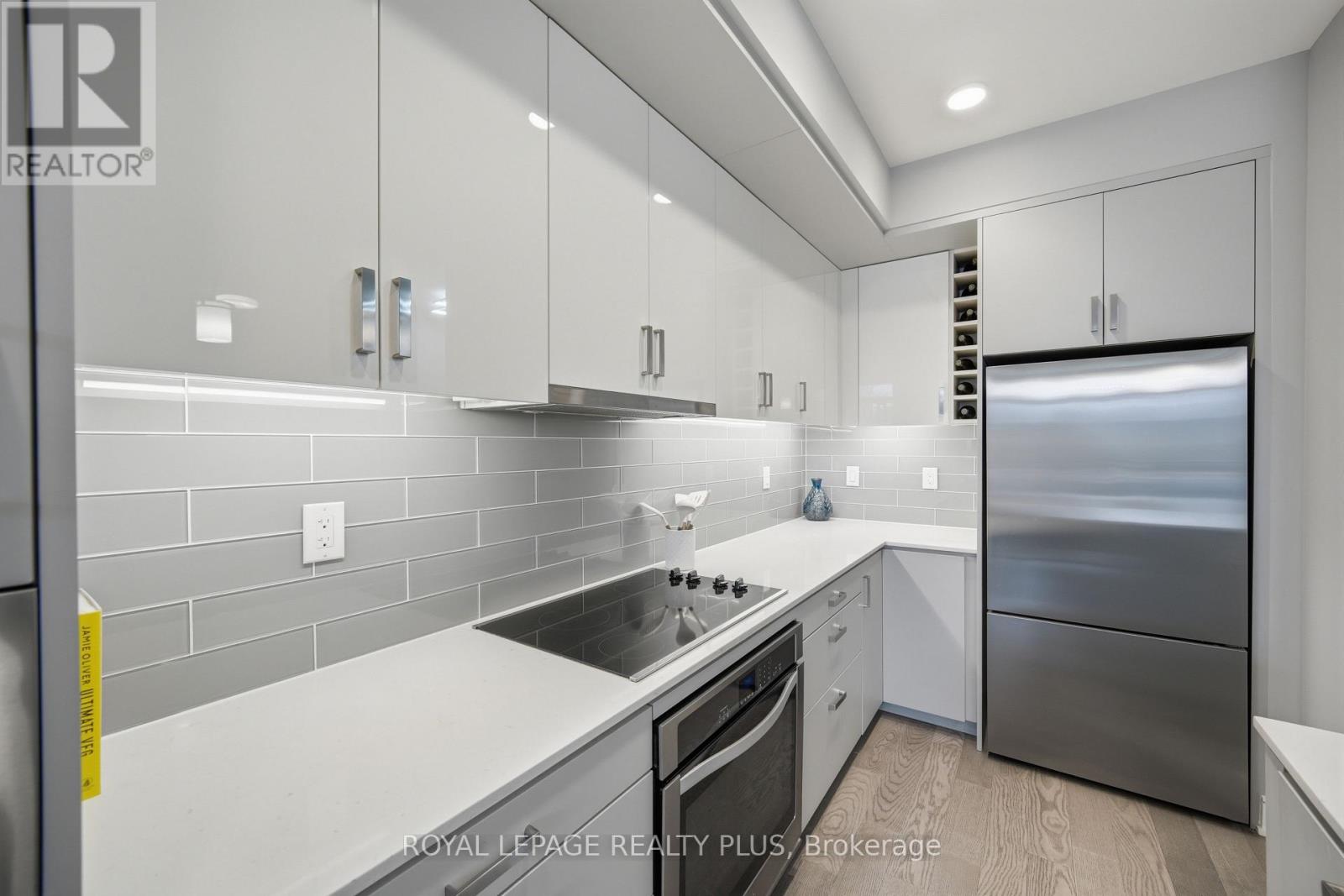 105 - 1575 Lakeshore Road W, Mississauga, Ontario  L5J 0B1 - Photo 6 - W12967434