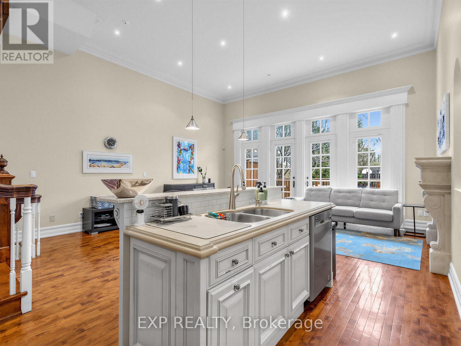 241 Poplar Plains Street, Toronto, Ontario  M4V 2N8 - Photo 14 - C12966956