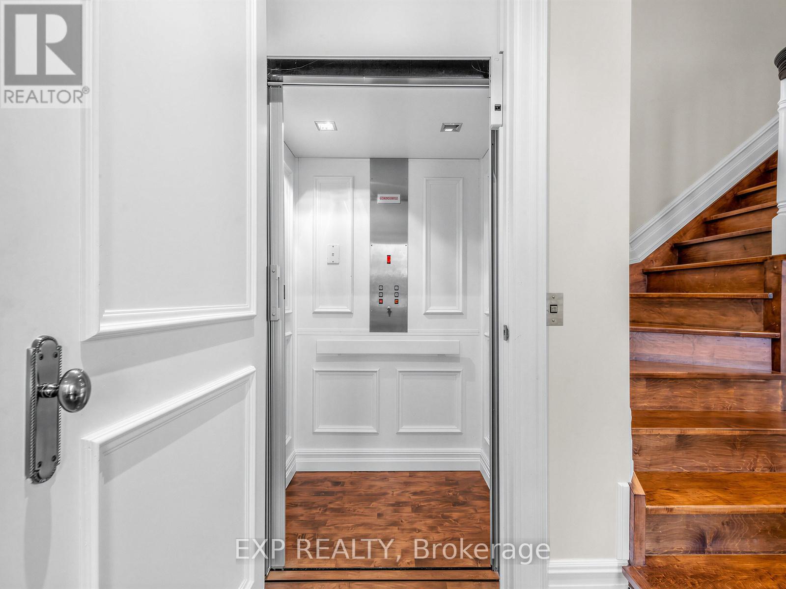 241 Poplar Plains Street, Toronto, Ontario  M4V 2N8 - Photo 10 - C12966956