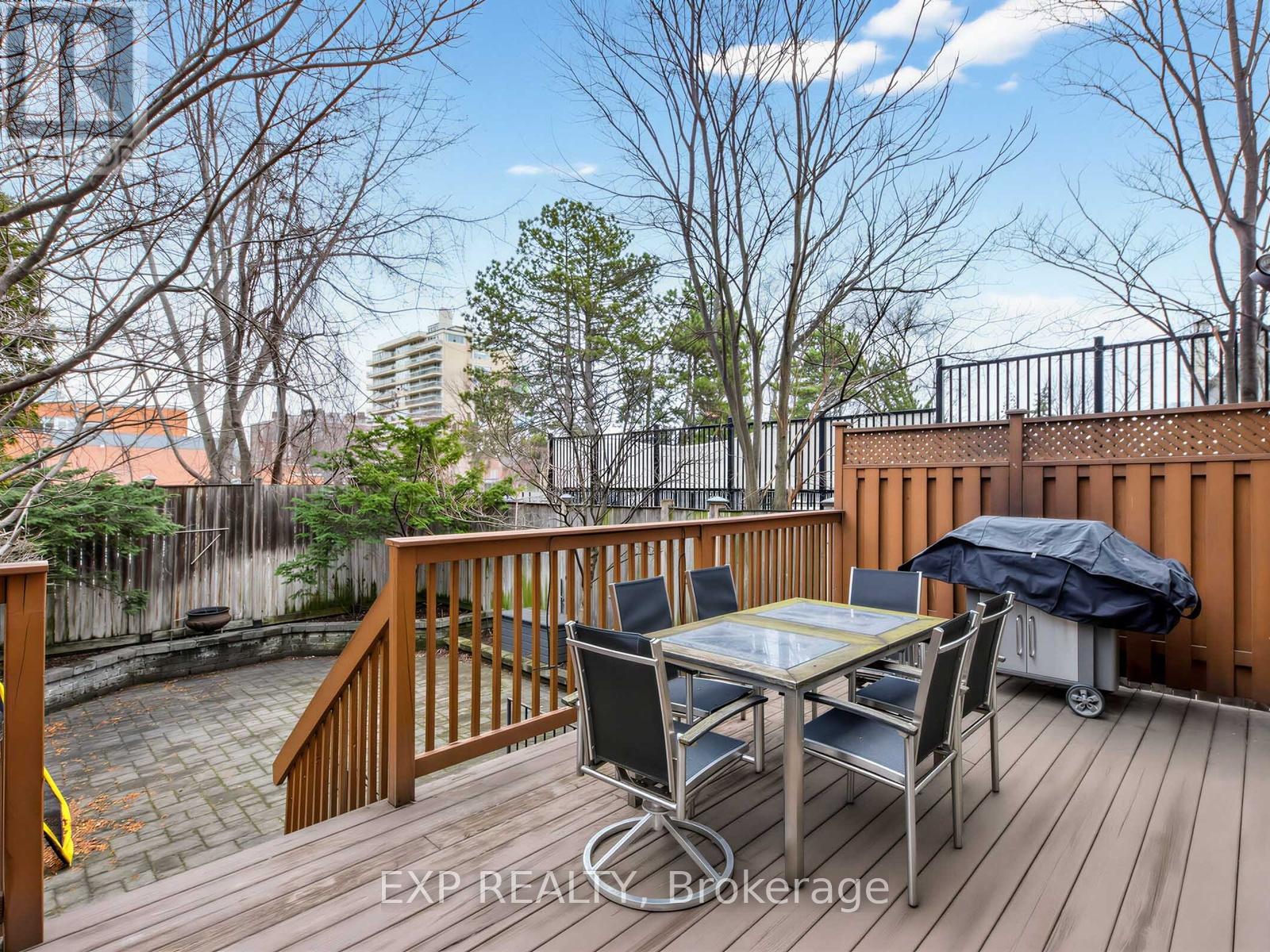 241 Poplar Plains Street, Toronto, Ontario  M4V 2N8 - Photo 18 - C12966956