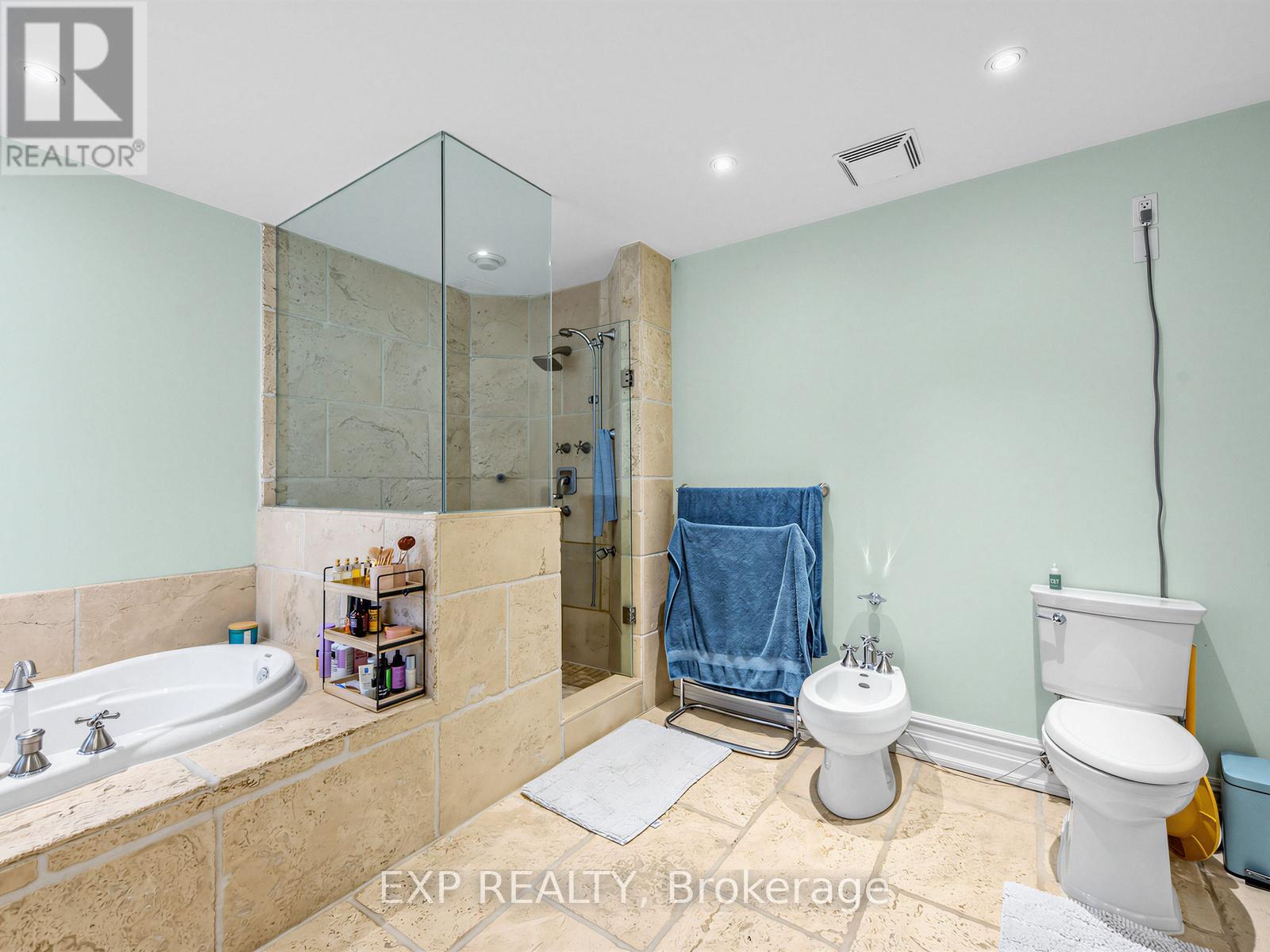 241 Poplar Plains Street, Toronto, Ontario  M4V 2N8 - Photo 22 - C12966956