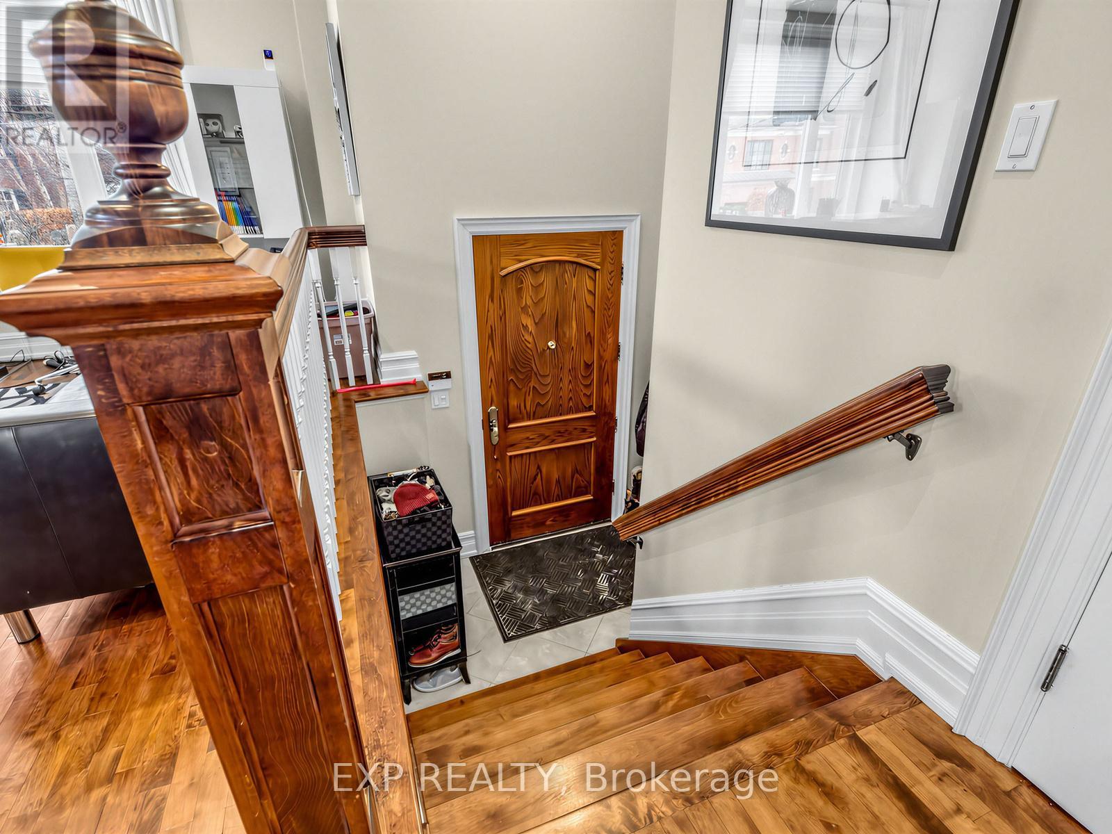 241 Poplar Plains Street, Toronto, Ontario  M4V 2N8 - Photo 4 - C12966956