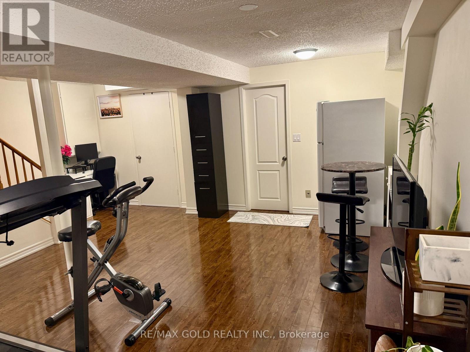 6879 Bansbridge Crescent, Mississauga, Ontario  L5N 6T2 - Photo 23 - W12964256