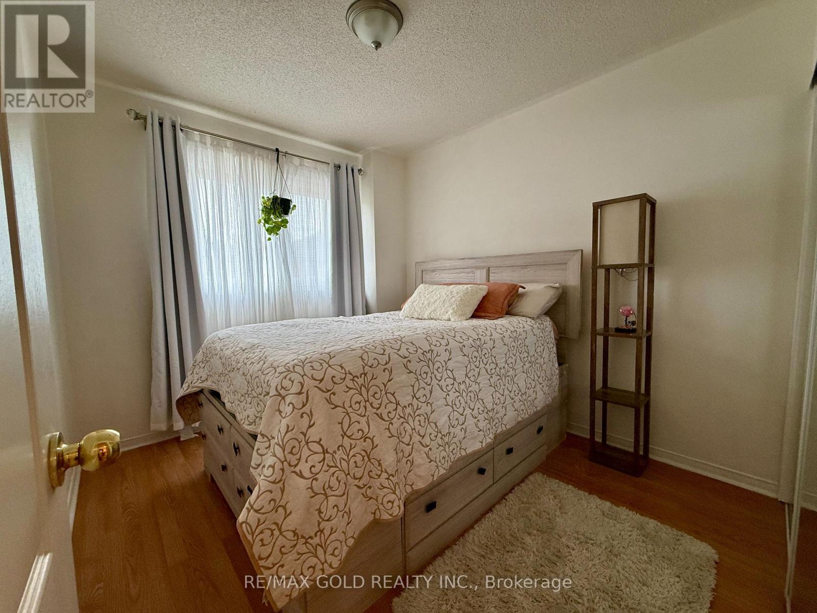 6879 Bansbridge Crescent, Mississauga, Ontario  L5N 6T2 - Photo 12 - W12964256