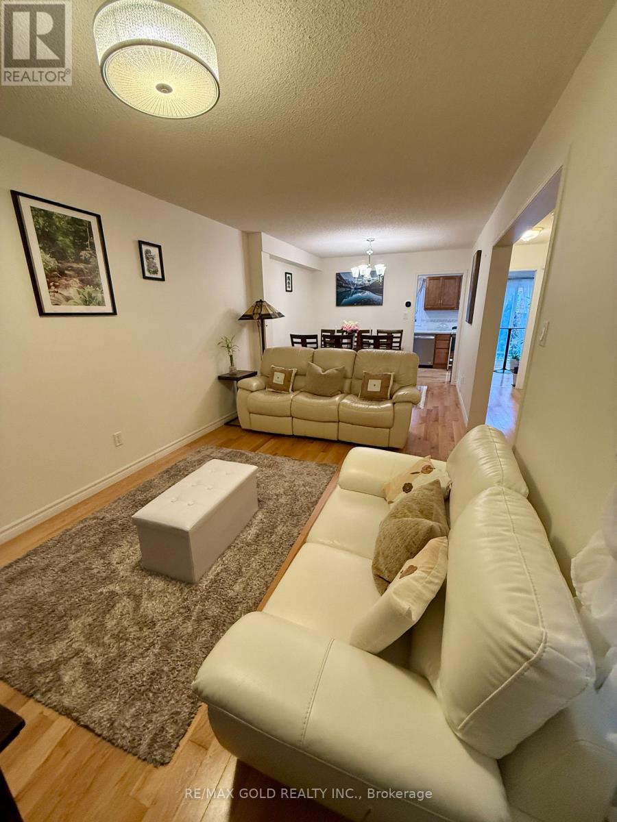 6879 Bansbridge Crescent, Mississauga, Ontario  L5N 6T2 - Photo 7 - W12964256