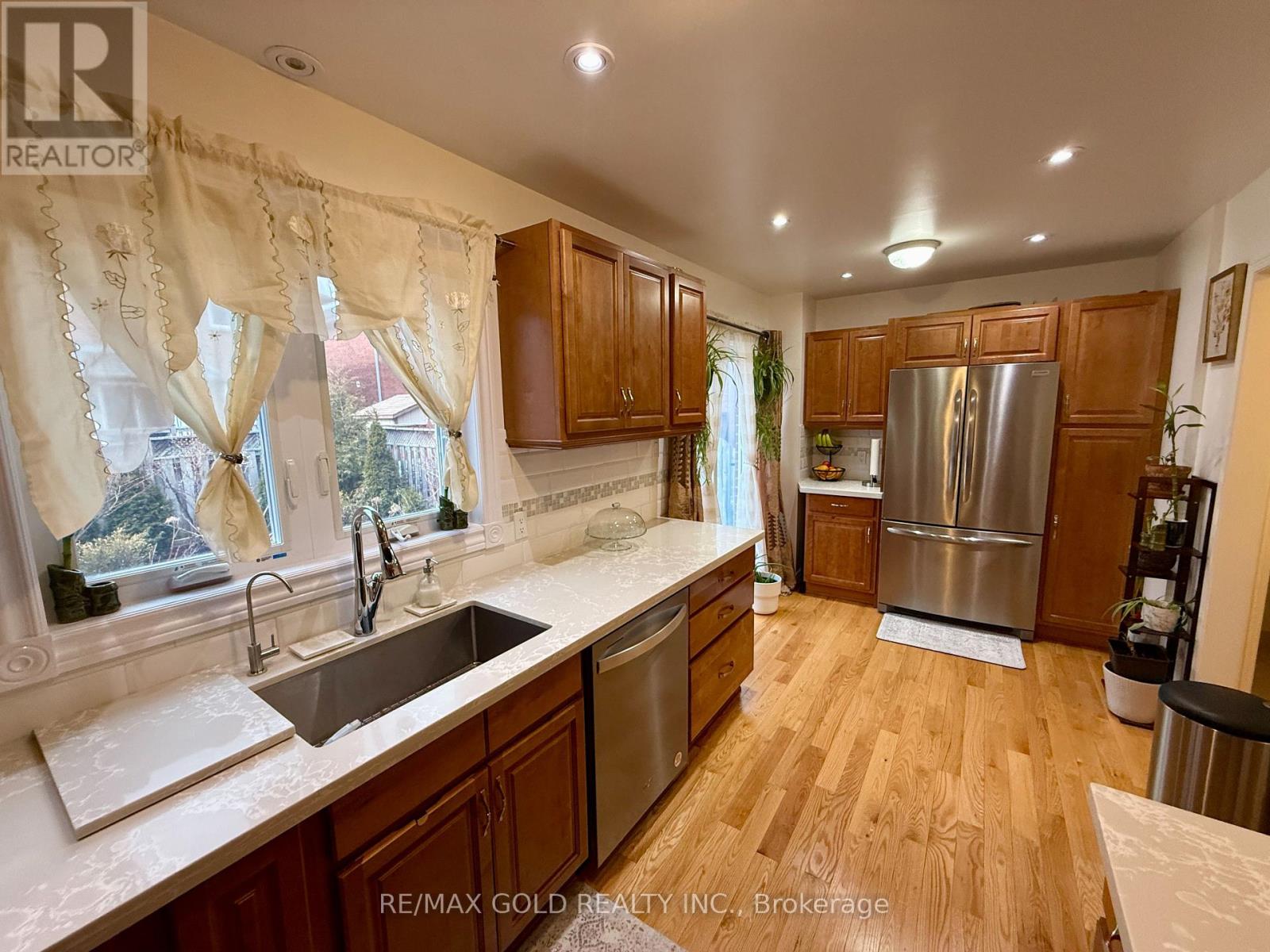 6879 Bansbridge Crescent, Mississauga, Ontario  L5N 6T2 - Photo 9 - W12964256