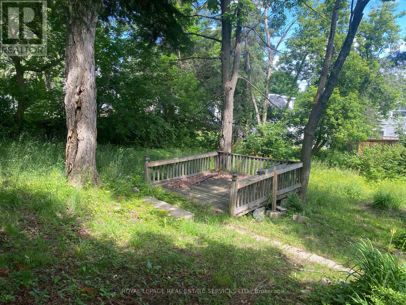 16 Cora Street E, Huntsville, Ontario  P1H 1P6 - Photo 2 - X12660394