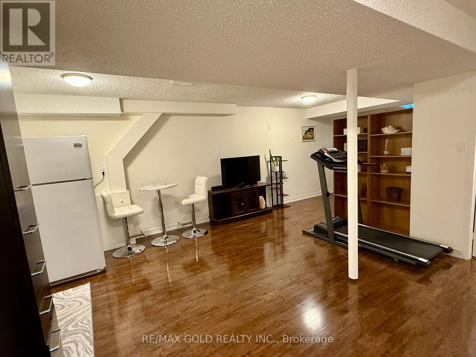 6879 Bansbridge Crescent, Mississauga, Ontario  L5N 6T2 - Photo 25 - W12964256