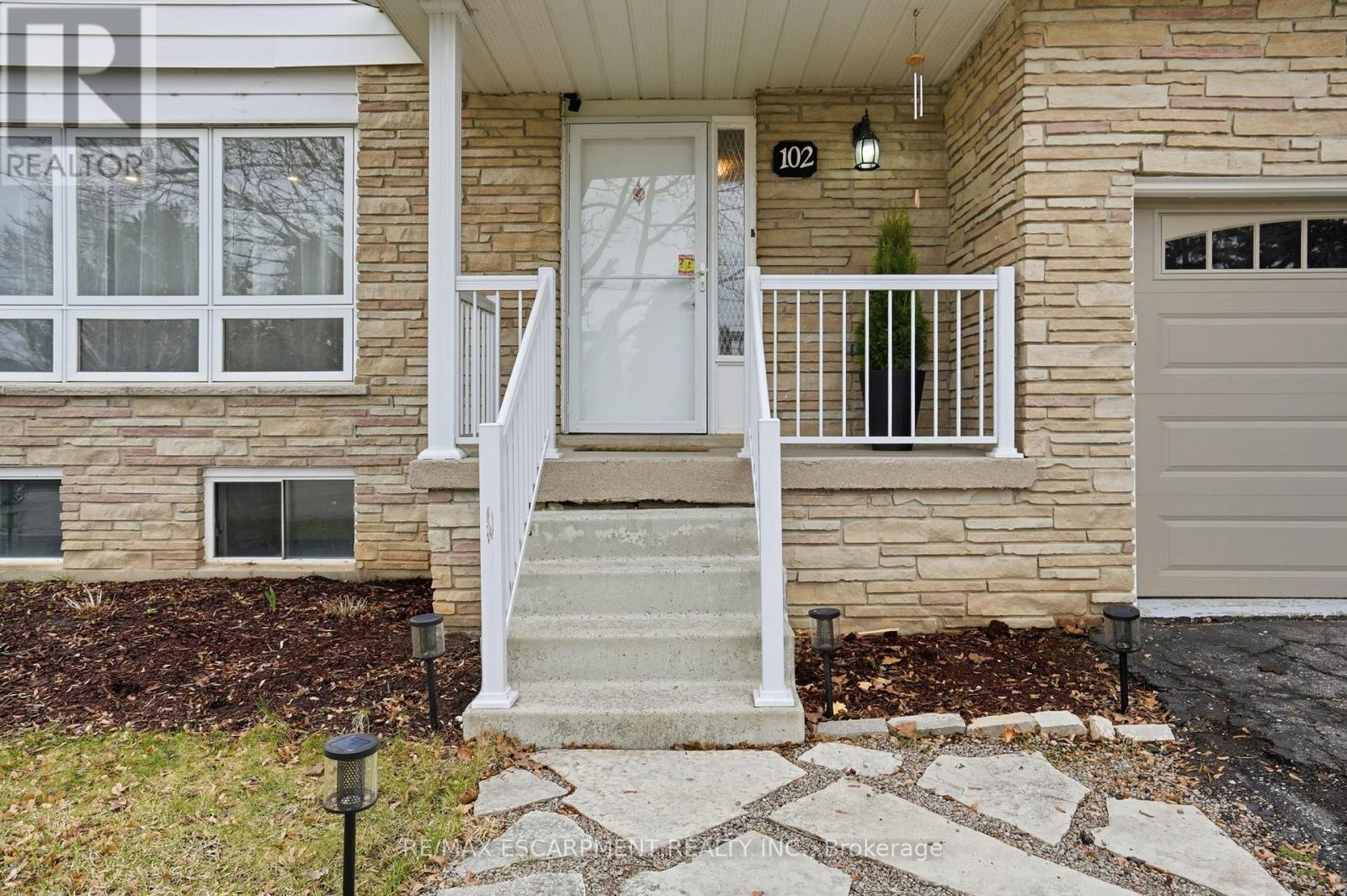 102 Dundee Drive, Haldimand, Ontario  N3W 1J8 - Photo 3 - X12967208