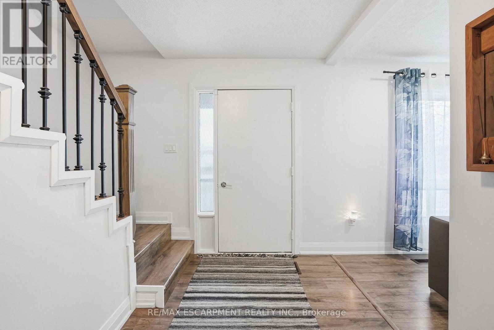 102 Dundee Drive, Haldimand, Ontario  N3W 1J8 - Photo 4 - X12967208