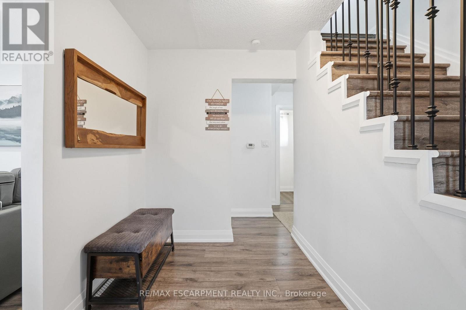 102 Dundee Drive, Haldimand, Ontario  N3W 1J8 - Photo 5 - X12967208