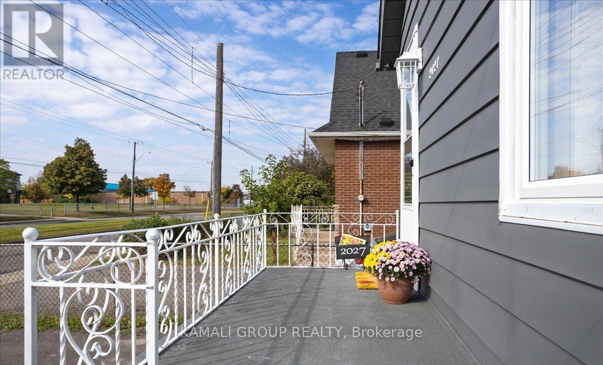Main - 2027 Brampton Street, Hamilton, Ontario  L8H 3S9 - Photo 23 - X12967212