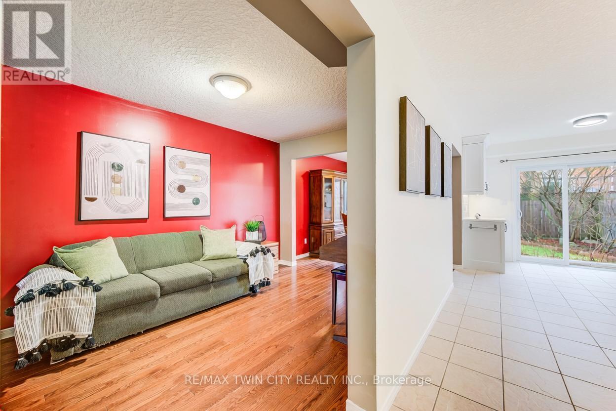 90 Udvari Crescent S, Kitchener, Ontario  N2N 3P5 - Photo 10 - X12967262