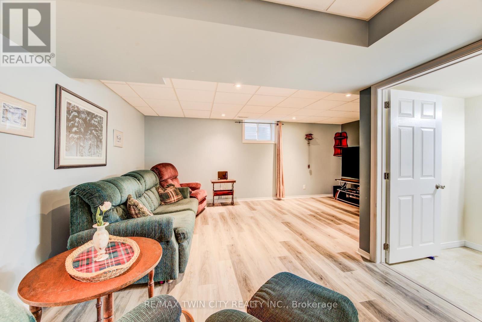 90 Udvari Crescent S, Kitchener, Ontario  N2N 3P5 - Photo 36 - X12967262