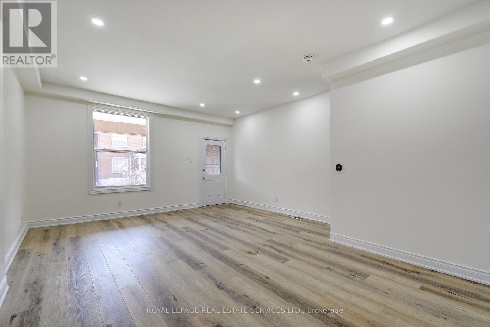 35 Fairleigh Avenue N, Hamilton, Ontario  L8L 6H1 - Photo 2 - X12967284