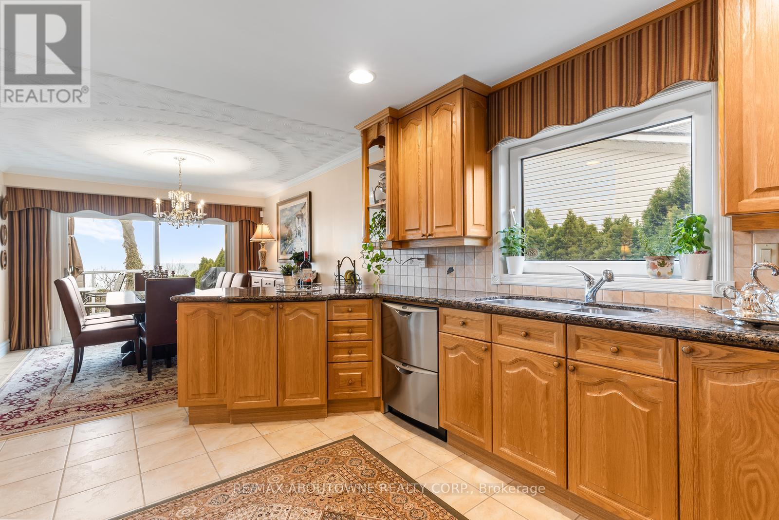 1 Twelfth Street, Grimsby, Ontario  L3M 2V6 - Photo 15 - X12967298