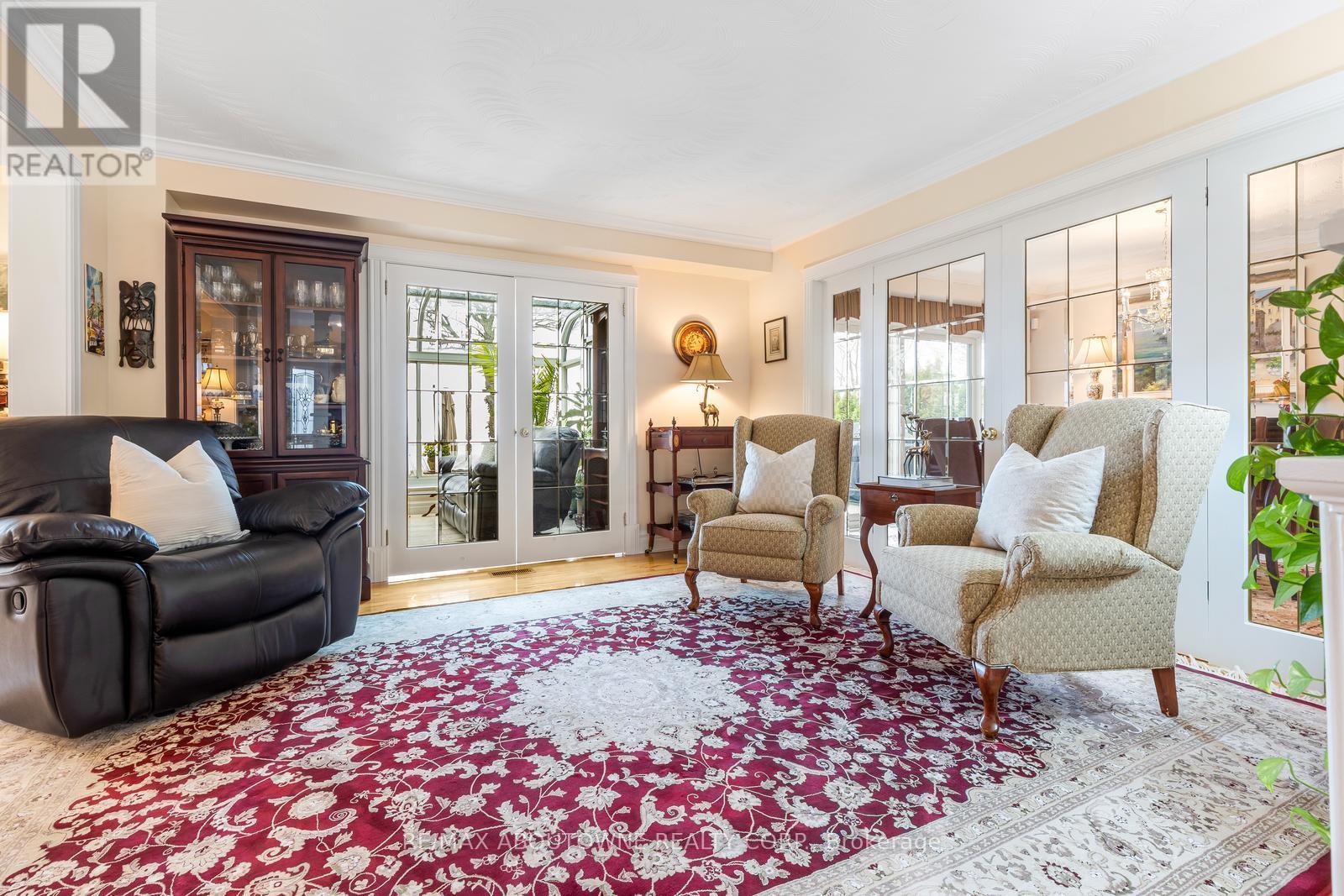 1 Twelfth Street, Grimsby, Ontario  L3M 2V6 - Photo 4 - X12967298