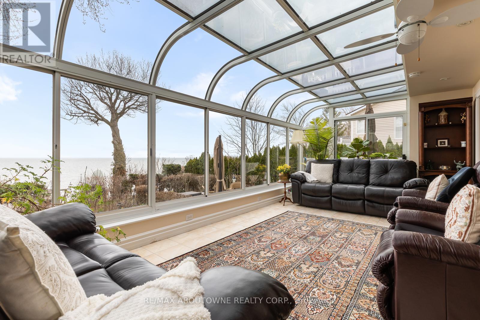 1 Twelfth Street, Grimsby, Ontario  L3M 2V6 - Photo 9 - X12967298