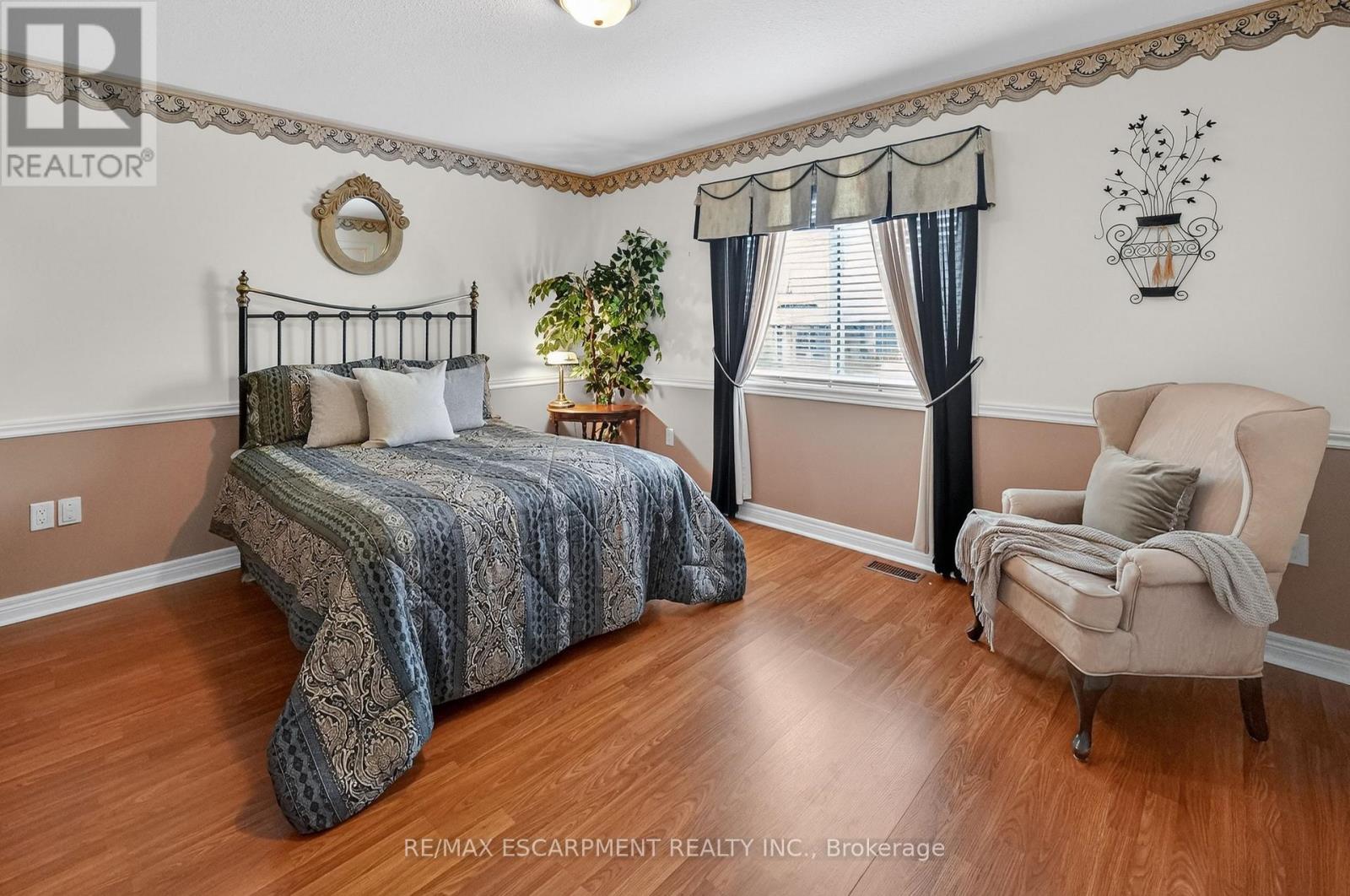 12 Courtney Crescent, Welland, Ontario  L3C 7H9 - Photo 11 - X12967342