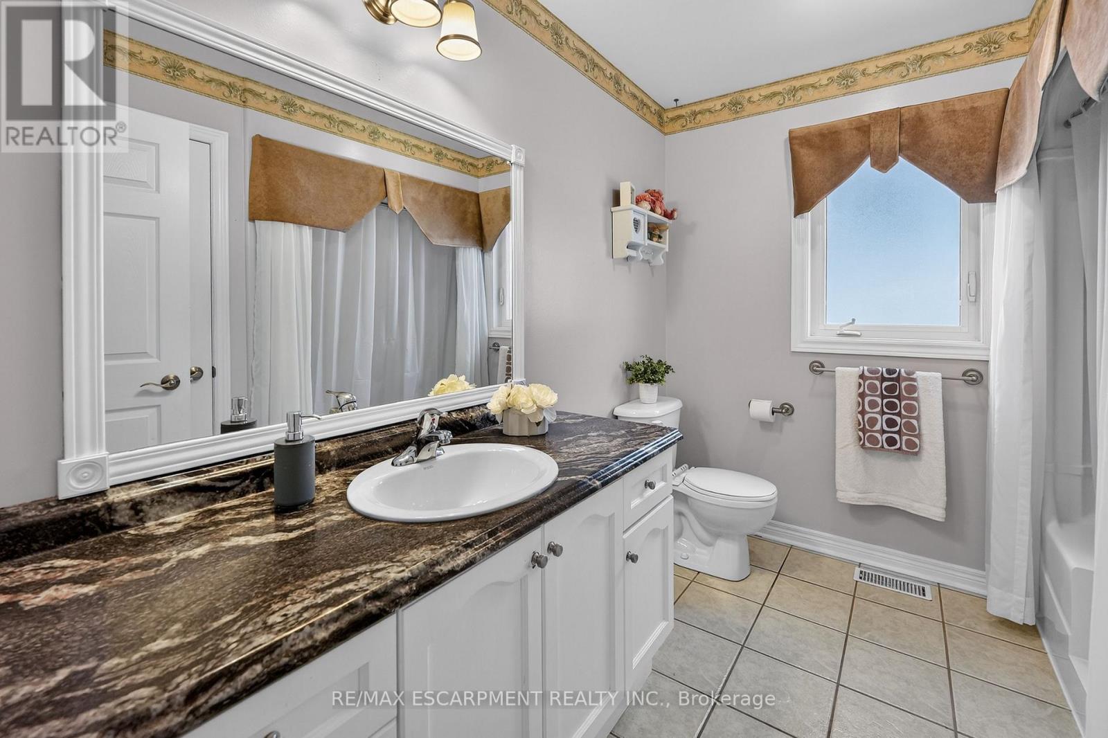 12 Courtney Crescent, Welland, Ontario  L3C 7H9 - Photo 16 - X12967342