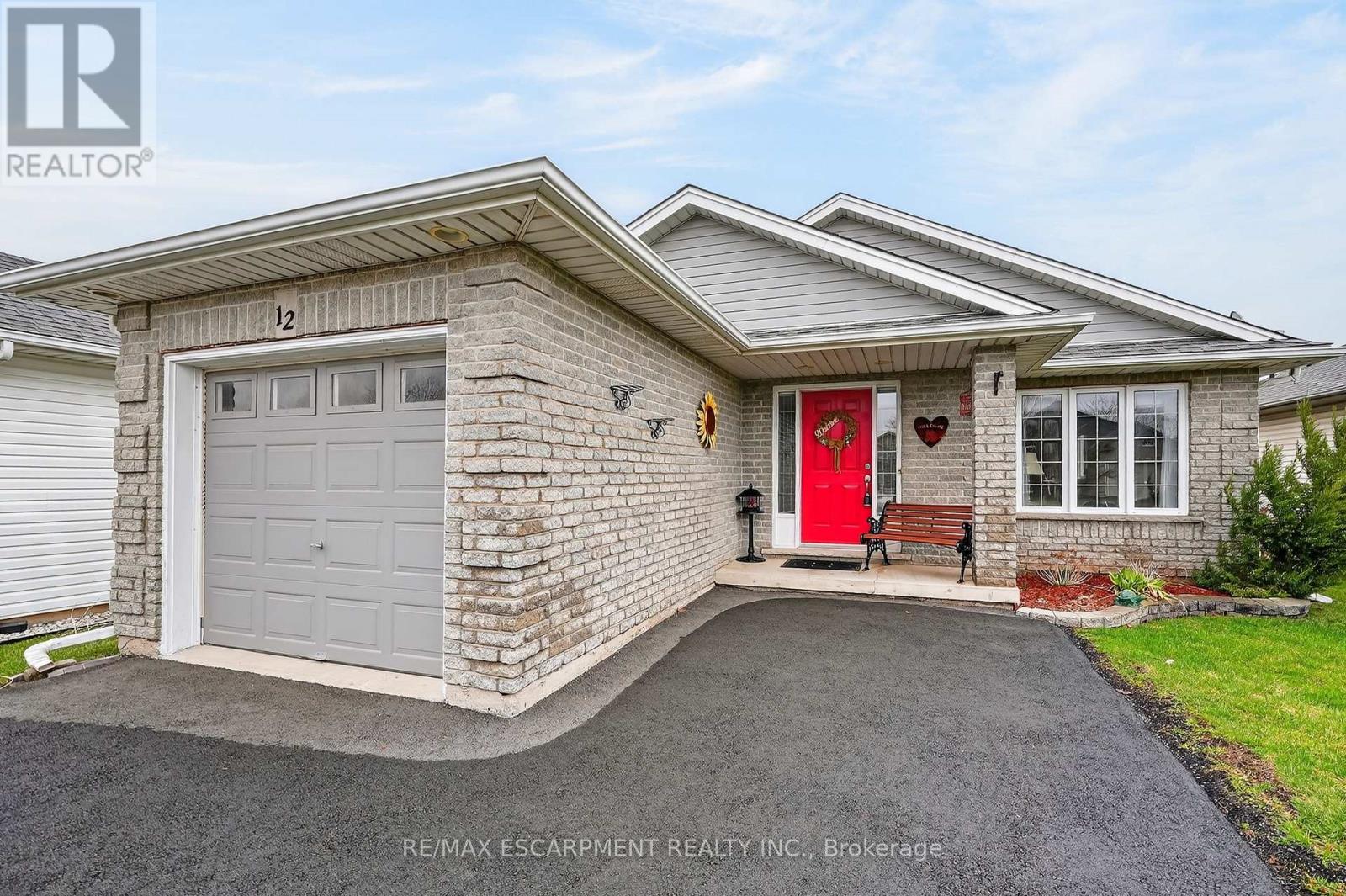 12 Courtney Crescent, Welland, Ontario  L3C 7H9 - Photo 2 - X12967342