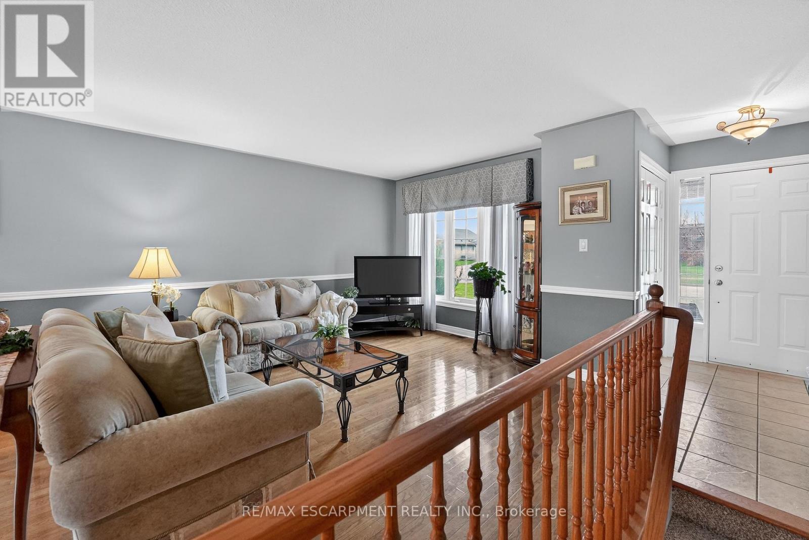 12 Courtney Crescent, Welland, Ontario  L3C 7H9 - Photo 3 - X12967342