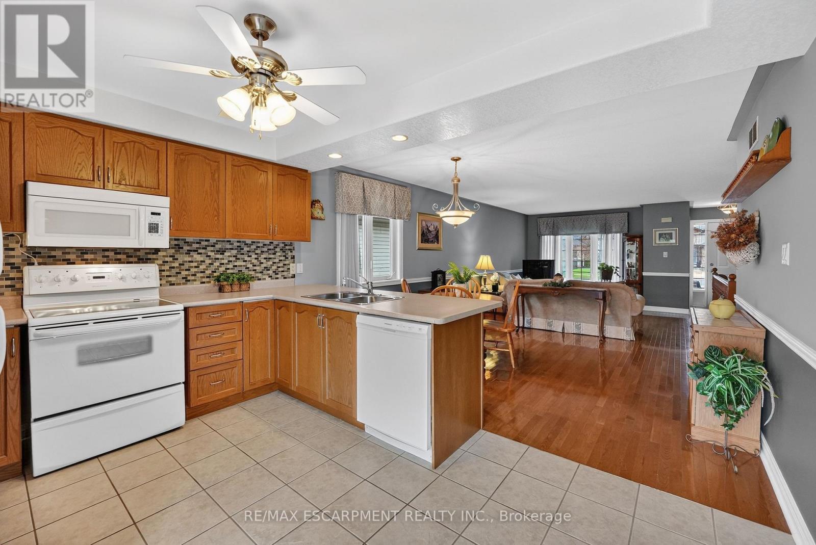 12 Courtney Crescent, Welland, Ontario  L3C 7H9 - Photo 9 - X12967342