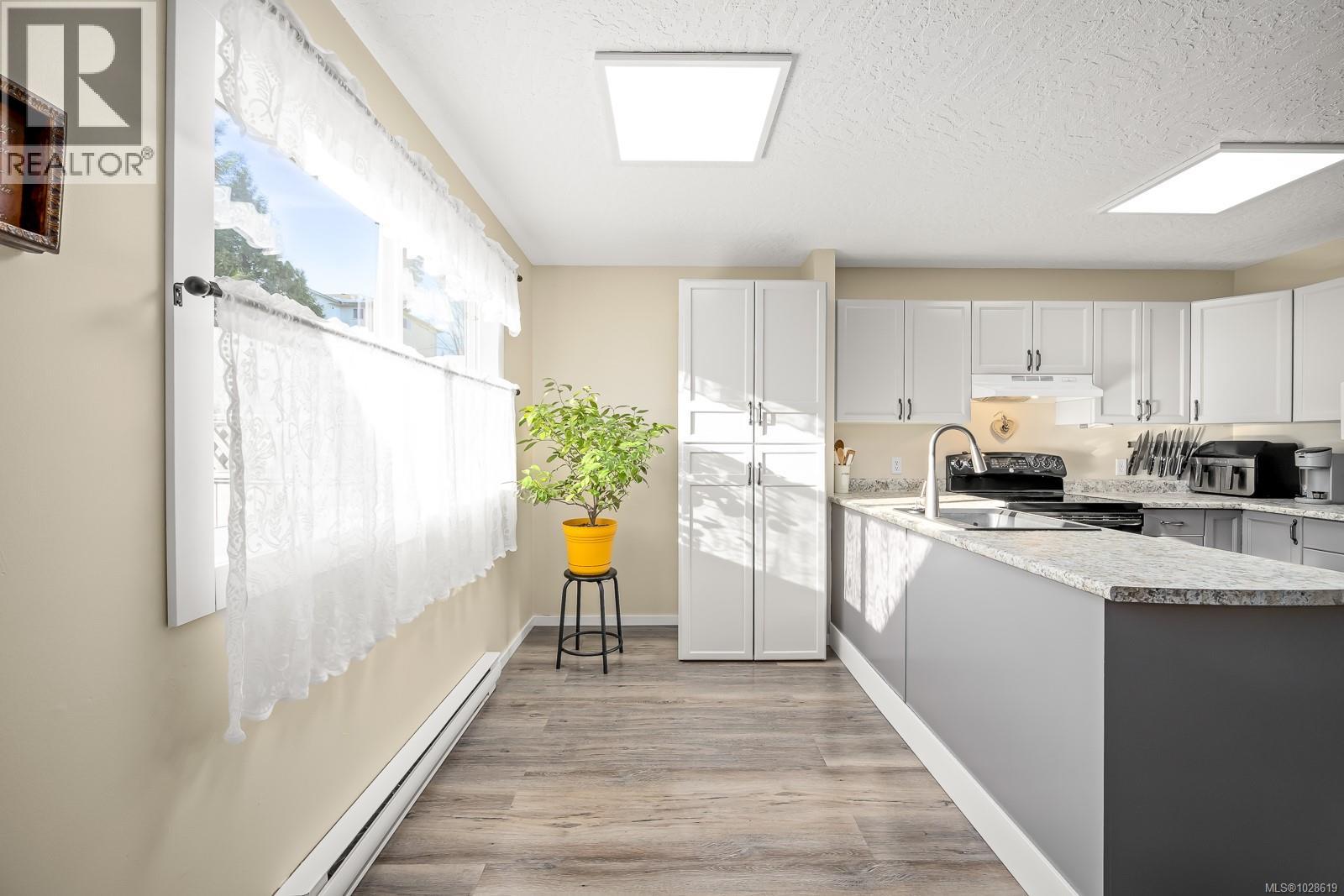 A 2284 1st St, Courtenay, British Columbia  V9N 8X8 - Photo 9 - 1028619