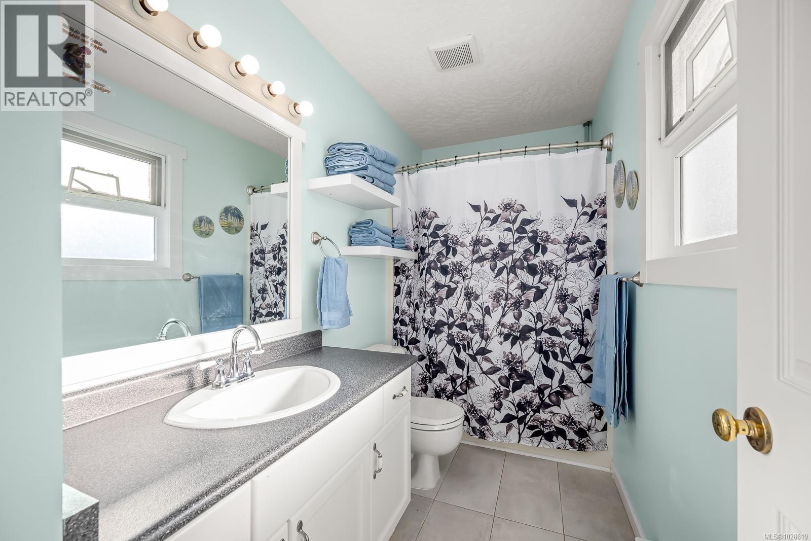 A 2284 1st St, Courtenay, British Columbia  V9N 8X8 - Photo 6 - 1028619