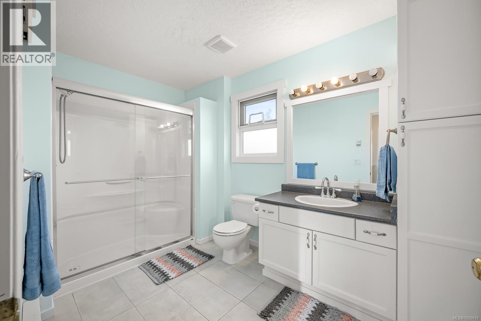 A 2284 1st St, Courtenay, British Columbia  V9N 8X8 - Photo 3 - 1028619