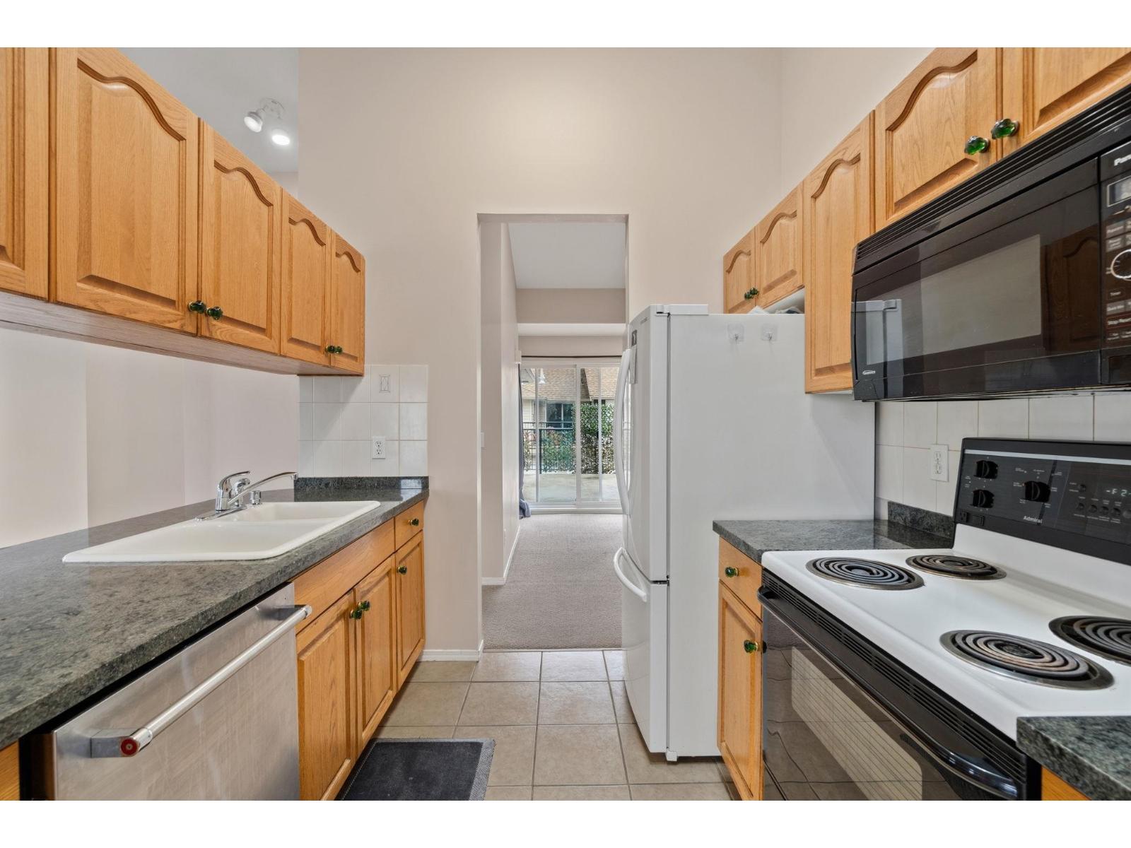 111 8972 Fleetwood Way, Surrey, British Columbia  V3R 0T5 - Photo 9 - R3106686