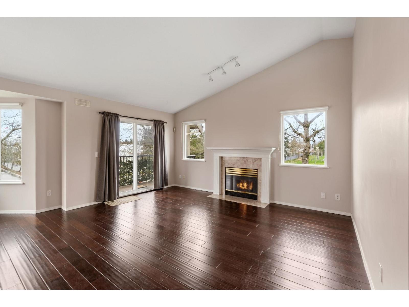 111 8972 Fleetwood Way, Surrey, British Columbia  V3R 0T5 - Photo 5 - R3106686