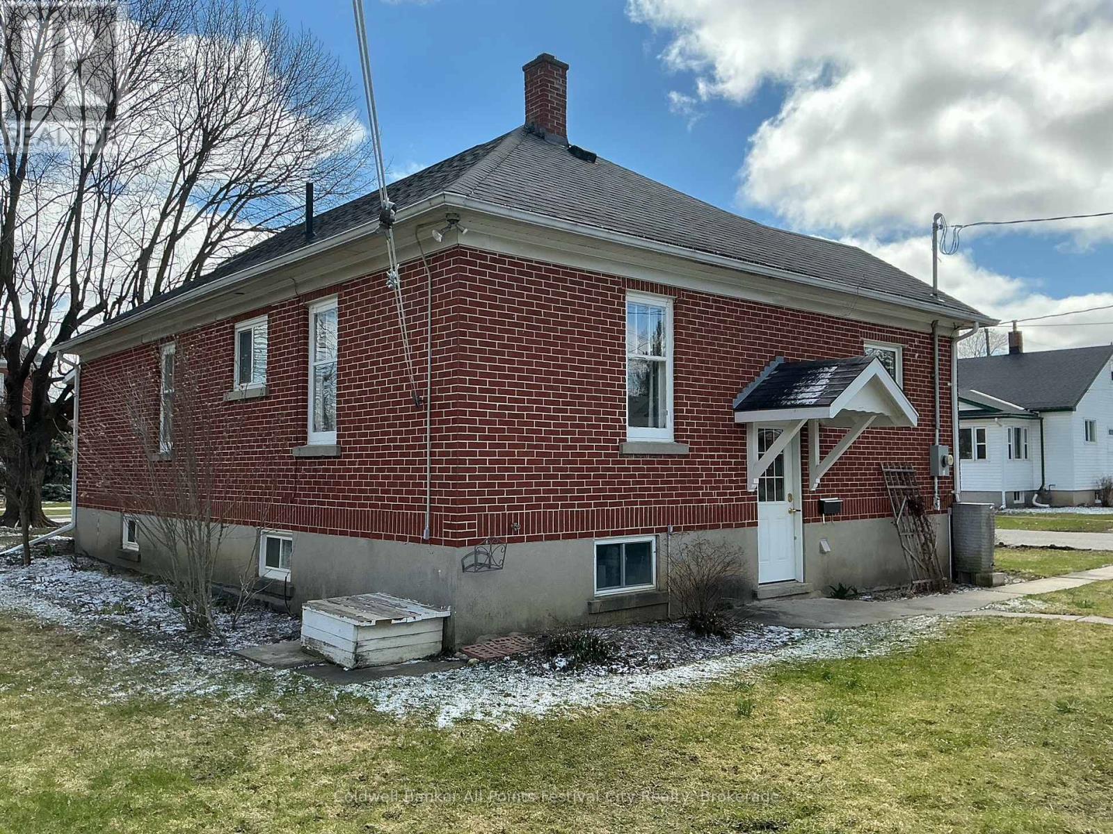 148 Wellington Street, West Perth, Ontario  N0K 1N0 - Photo 4 - X12967534
