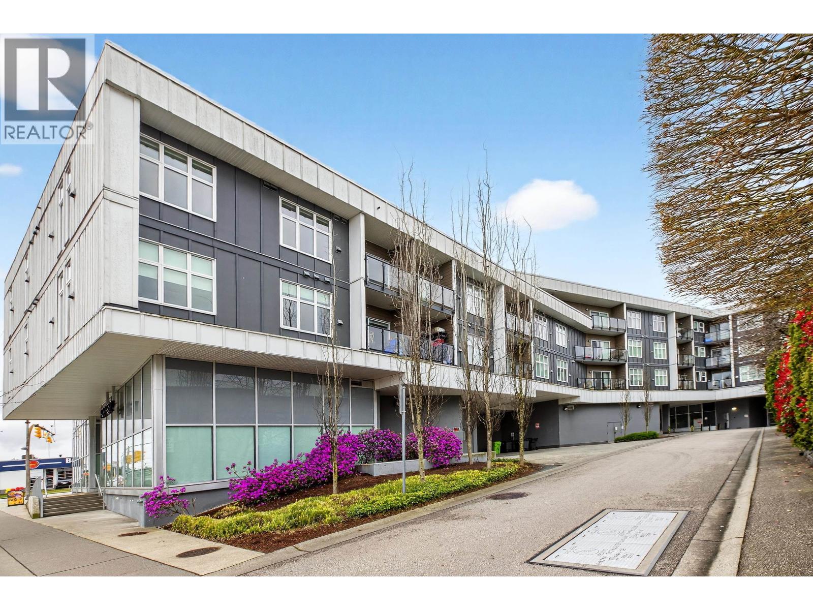 215 6283 KINGSWAY AVENUE, Burnaby, British Columbia