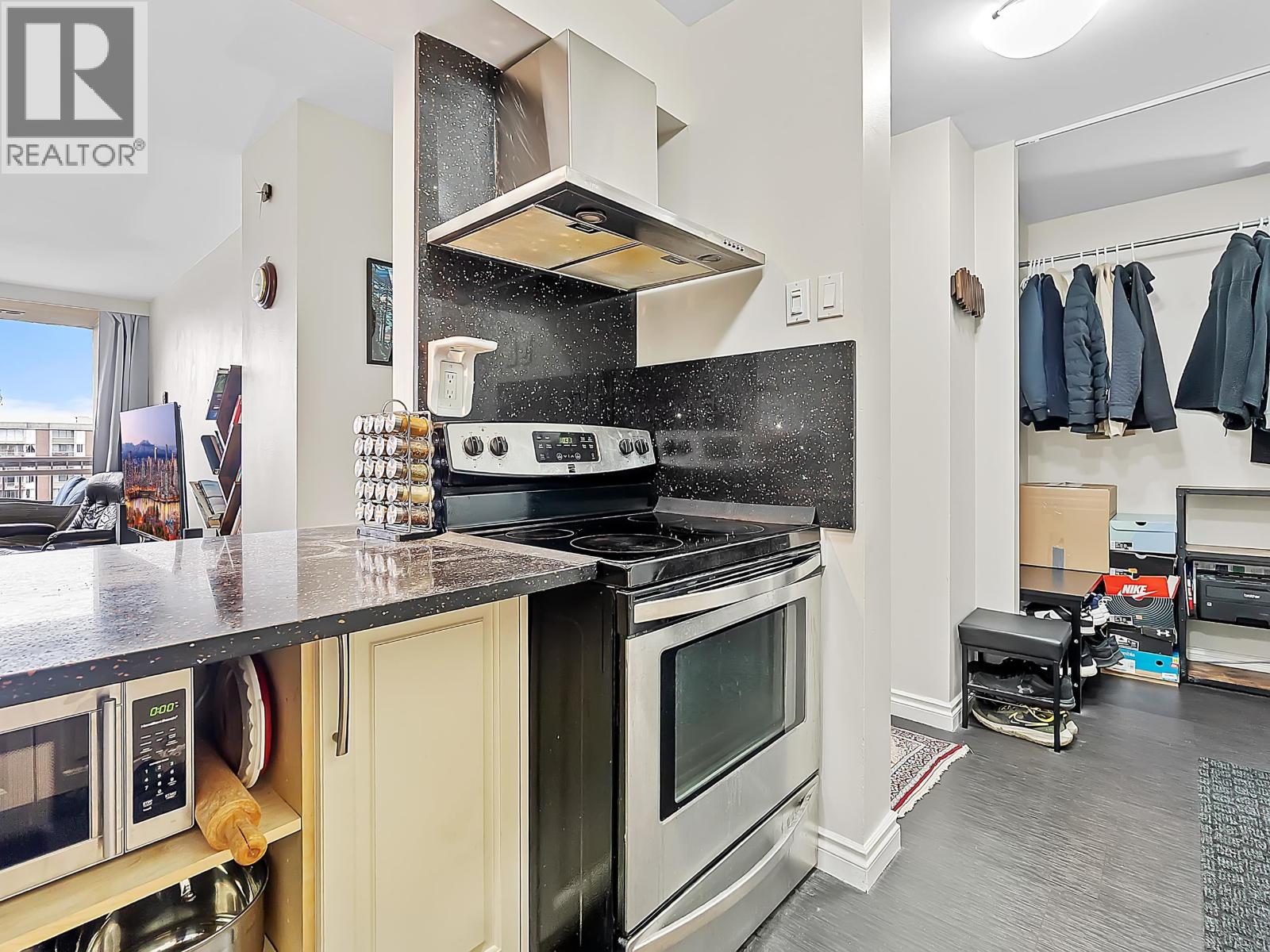 1808 2016 Fullerton Avenue, North Vancouver, British Columbia  V7P 3E6 - Photo 11 - R3107723