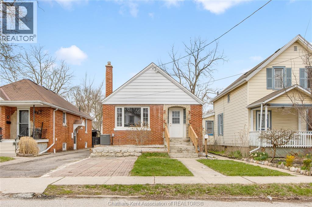 33 WILSON AVENUE, Chatham, Ontario